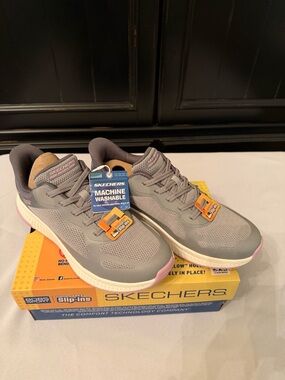 Skechers Hands Free Slip-Ins Bobs Sport
Bobs Squad Staple Look Size 8.5